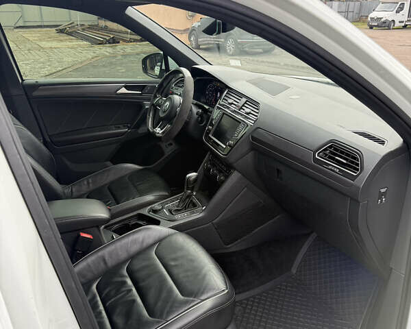 Белый Фольксваген Тигуан, объемом двигателя 1.97 л и пробегом 278 тыс. км за 25500 $, фото 33 на Automoto.ua