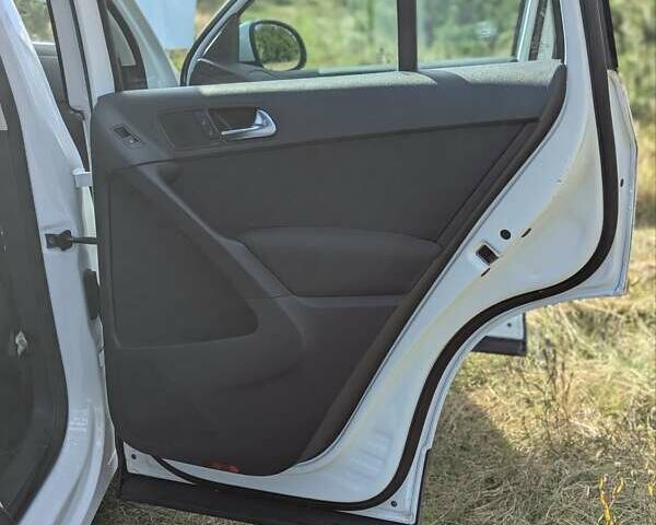 Белый Фольксваген Тигуан, объемом двигателя 1.98 л и пробегом 50 тыс. км за 13999 $, фото 16 на Automoto.ua