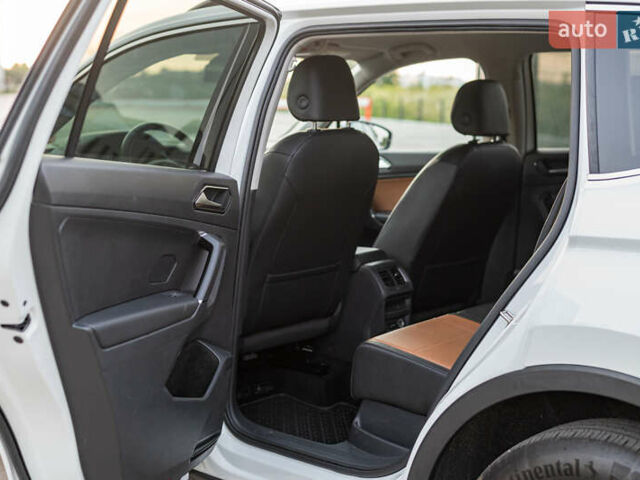 Білий Фольксваген Тігуан, об'ємом двигуна 2 л та пробігом 169 тис. км за 20900 $, фото 17 на Automoto.ua