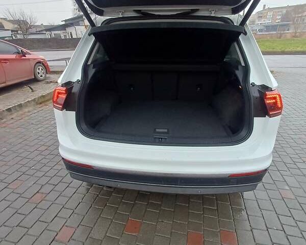 Белый Фольксваген Тигуан, объемом двигателя 1.98 л и пробегом 195 тыс. км за 25000 $, фото 7 на Automoto.ua