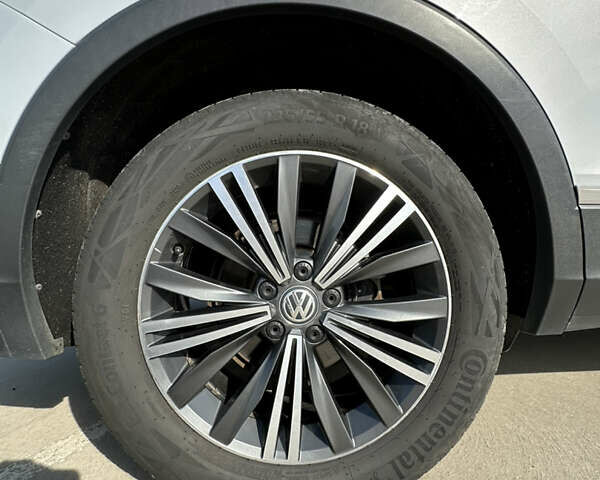 Белый Фольксваген Тигуан, объемом двигателя 2 л и пробегом 67 тыс. км за 26500 $, фото 19 на Automoto.ua