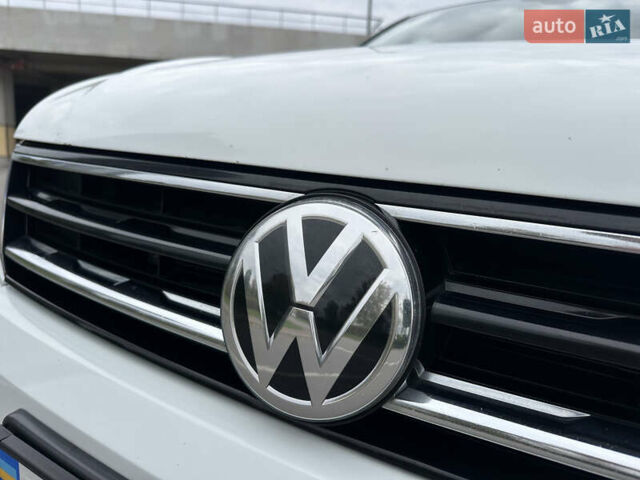 Білий Фольксваген Тігуан, об'ємом двигуна 2 л та пробігом 144 тис. км за 19500 $, фото 16 на Automoto.ua