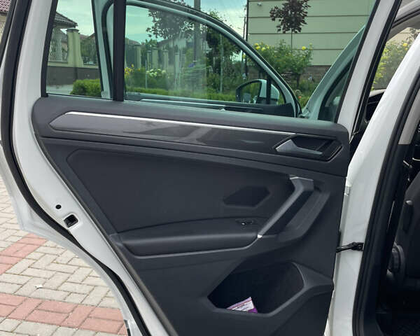 Білий Фольксваген Тігуан, об'ємом двигуна 1.97 л та пробігом 207 тис. км за 26500 $, фото 46 на Automoto.ua