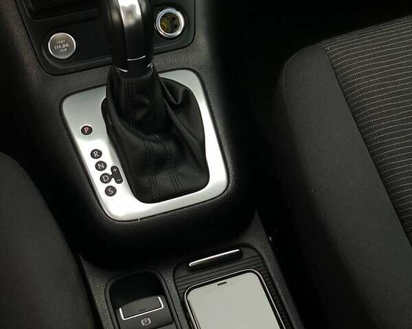 Білий Фольксваген Тігуан, об'ємом двигуна 1.98 л та пробігом 120 тис. км за 14000 $, фото 7 на Automoto.ua