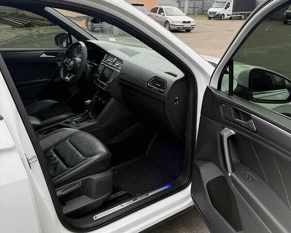 Белый Фольксваген Тигуан, объемом двигателя 1.97 л и пробегом 278 тыс. км за 25500 $, фото 35 на Automoto.ua