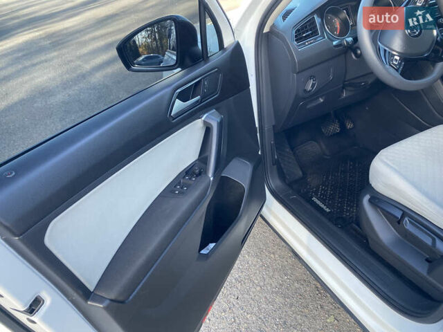 Белый Фольксваген Тигуан, объемом двигателя 2 л и пробегом 166 тыс. км за 14700 $, фото 29 на Automoto.ua