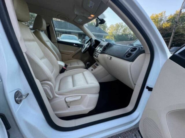 Белый Фольксваген Тигуан, объемом двигателя 2 л и пробегом 59 тыс. км за 10500 $, фото 11 на Automoto.ua