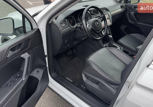 Білий Фольксваген Тігуан, об'ємом двигуна 2 л та пробігом 128 тис. км за 21500 $, фото 7 на Automoto.ua