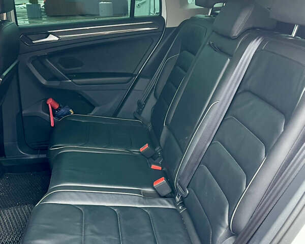 Белый Фольксваген Тигуан, объемом двигателя 2 л и пробегом 210 тыс. км за 23999 $, фото 49 на Automoto.ua