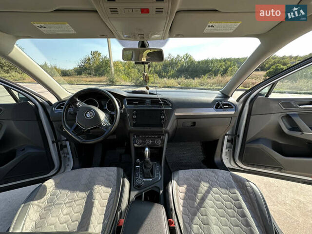 Белый Фольксваген Тигуан, объемом двигателя 2 л и пробегом 67 тыс. км за 26500 $, фото 17 на Automoto.ua