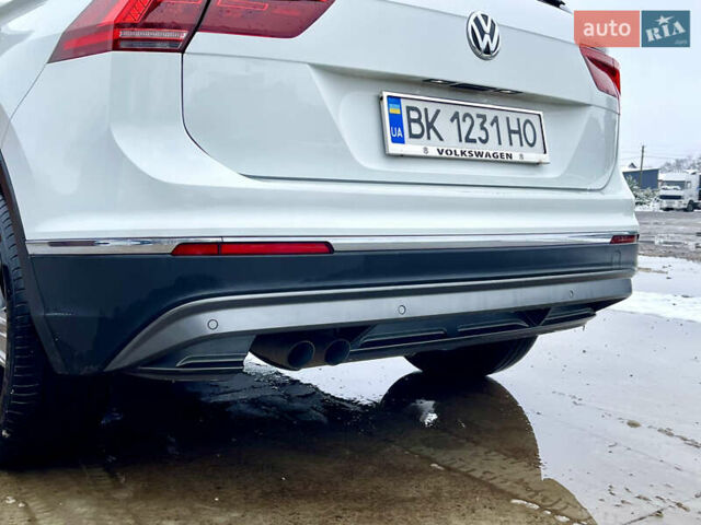 Белый Фольксваген Тигуан, объемом двигателя 2 л и пробегом 210 тыс. км за 23999 $, фото 18 на Automoto.ua