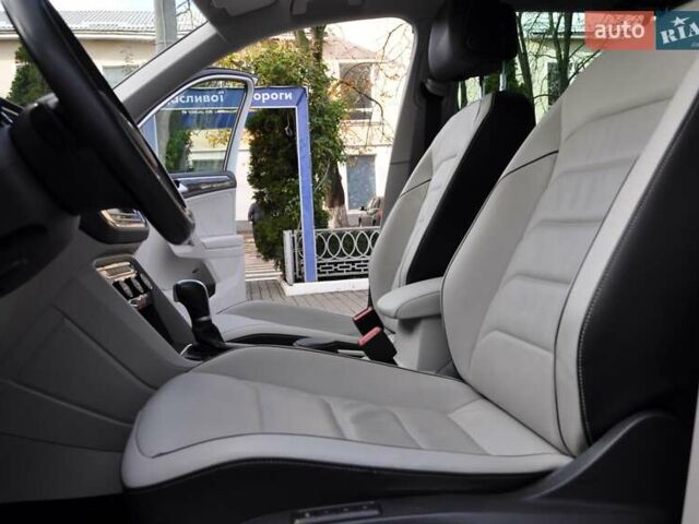 Белый Фольксваген Тигуан, объемом двигателя 1.98 л и пробегом 54 тыс. км за 27700 $, фото 27 на Automoto.ua