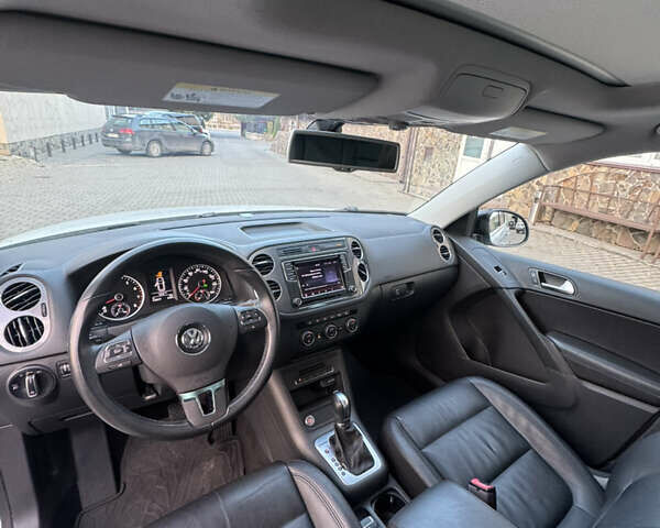 Белый Фольксваген Тигуан, объемом двигателя 2 л и пробегом 54 тыс. км за 15200 $, фото 57 на Automoto.ua