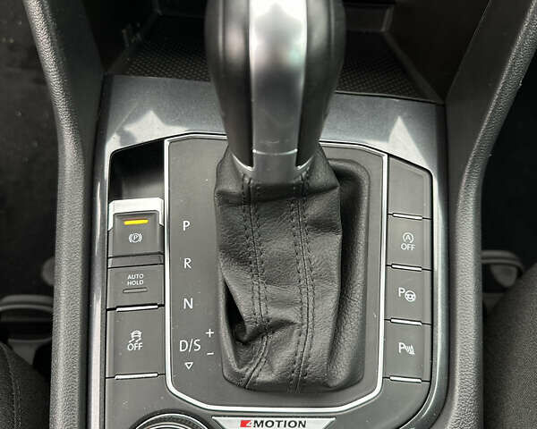 Белый Фольксваген Тигуан, объемом двигателя 1.97 л и пробегом 209 тыс. км за 25000 $, фото 11 на Automoto.ua