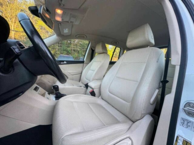 Белый Фольксваген Тигуан, объемом двигателя 2 л и пробегом 67 тыс. км за 10500 $, фото 9 на Automoto.ua