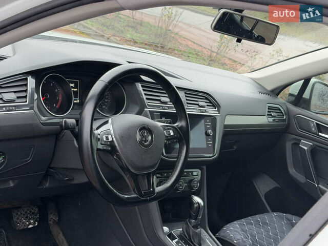 Білий Фольксваген Тігуан, об'ємом двигуна 1.98 л та пробігом 163 тис. км за 17500 $, фото 74 на Automoto.ua