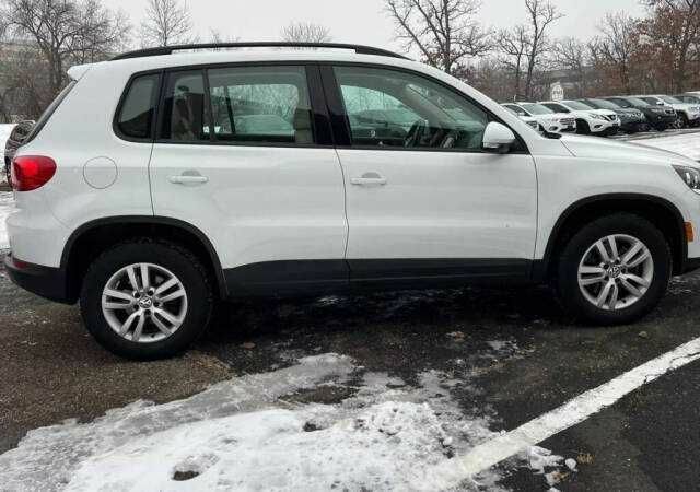 Белый Фольксваген Тигуан, объемом двигателя 2 л и пробегом 43 тыс. км за 2900 $, фото 5 на Automoto.ua