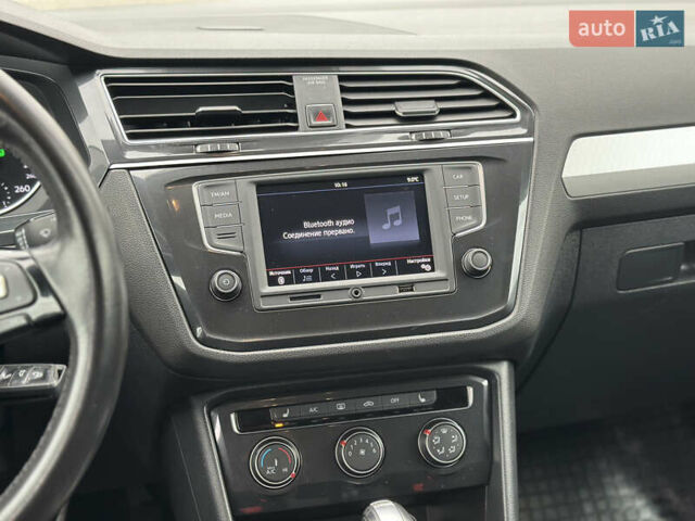 Білий Фольксваген Тігуан, об'ємом двигуна 2 л та пробігом 144 тис. км за 19500 $, фото 26 на Automoto.ua