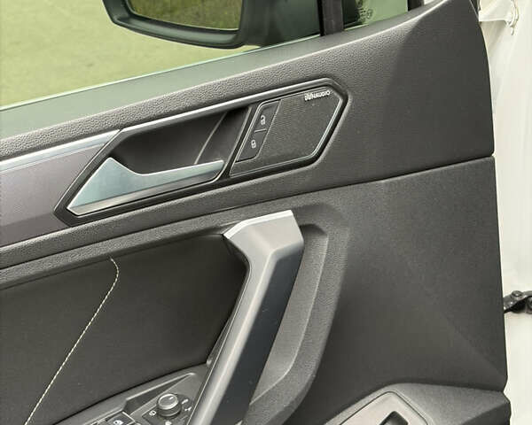 Белый Фольксваген Тигуан, объемом двигателя 1.97 л и пробегом 167 тыс. км за 28000 $, фото 19 на Automoto.ua