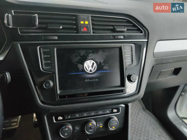 Белый Фольксваген Тигуан, объемом двигателя 1.97 л и пробегом 137 тыс. км за 28999 $, фото 10 на Automoto.ua