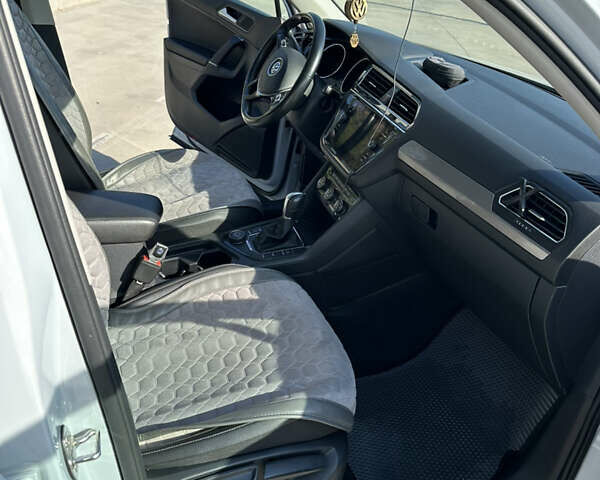 Белый Фольксваген Тигуан, объемом двигателя 2 л и пробегом 67 тыс. км за 26500 $, фото 15 на Automoto.ua