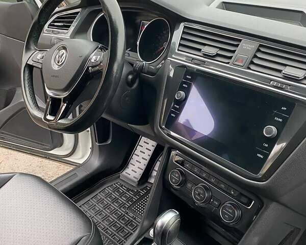 Белый Фольксваген Тигуан, объемом двигателя 1.98 л и пробегом 133 тыс. км за 16900 $, фото 35 на Automoto.ua