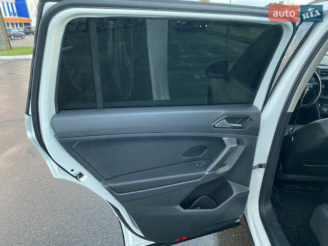 Білий Фольксваген Тігуан, об'ємом двигуна 1.98 л та пробігом 128 тис. км за 24000 $, фото 13 на Automoto.ua