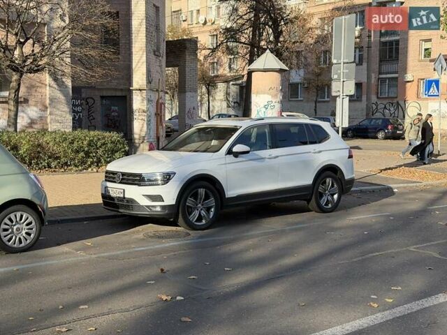 Білий Фольксваген Тігуан, об'ємом двигуна 1.98 л та пробігом 148 тис. км за 24000 $, фото 16 на Automoto.ua