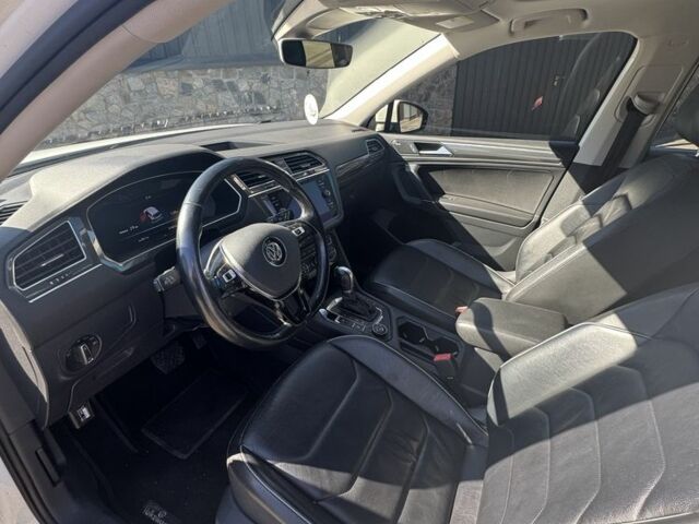 Білий Фольксваген Тігуан, об'ємом двигуна 2 л та пробігом 151 тис. км за 23000 $, фото 6 на Automoto.ua