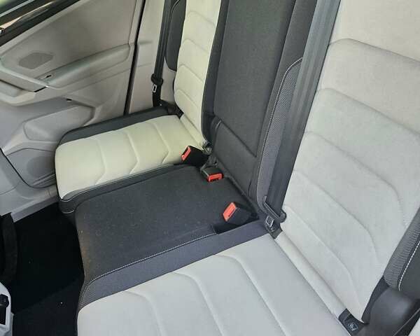 Білий Фольксваген Тігуан, об'ємом двигуна 1.97 л та пробігом 85 тис. км за 30000 $, фото 5 на Automoto.ua