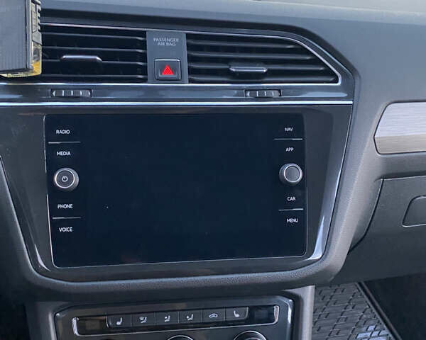 Білий Фольксваген Тігуан, об'ємом двигуна 1.98 л та пробігом 128 тис. км за 24000 $, фото 18 на Automoto.ua