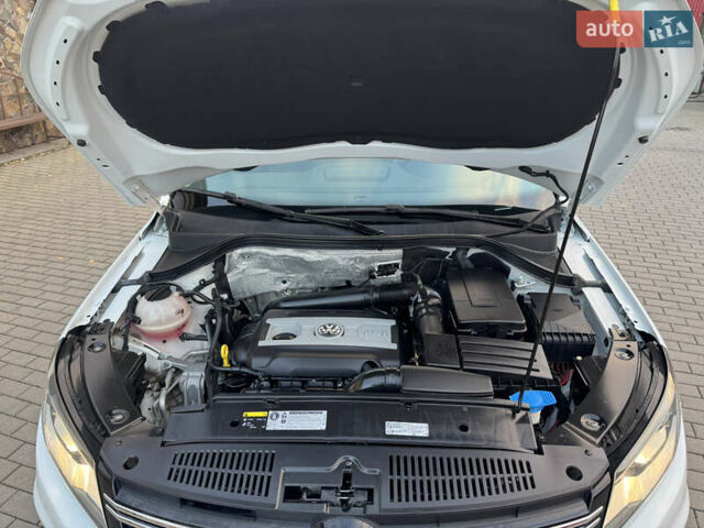 Белый Фольксваген Тигуан, объемом двигателя 2 л и пробегом 54 тыс. км за 15200 $, фото 93 на Automoto.ua