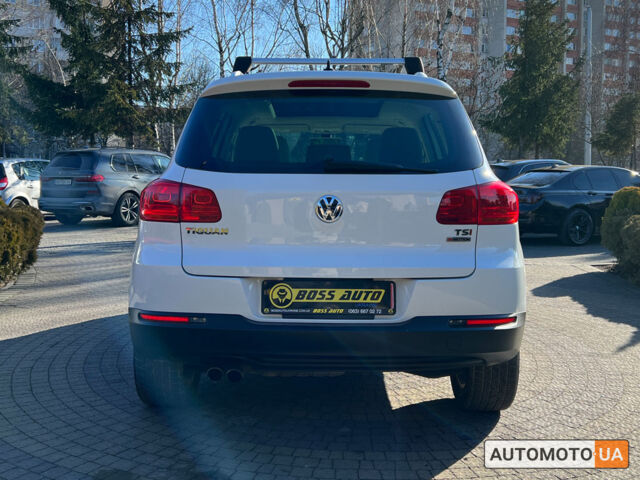 Білий Фольксваген Тігуан, об'ємом двигуна 2 л та пробігом 150 тис. км за 15999 $, фото 5 на Automoto.ua