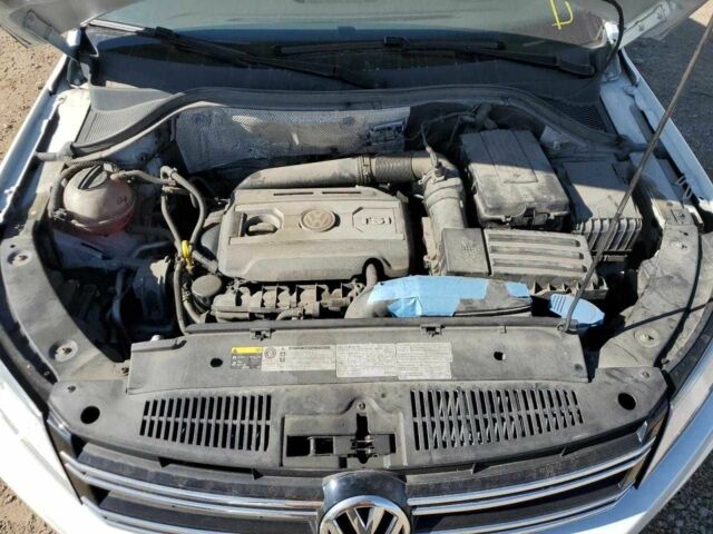 Білий Фольксваген Тігуан, об'ємом двигуна 2 л та пробігом 130 тис. км за 2900 $, фото 10 на Automoto.ua