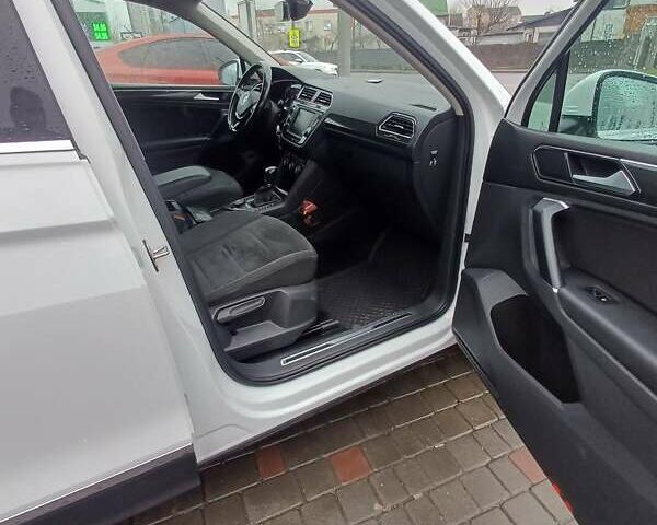 Белый Фольксваген Тигуан, объемом двигателя 1.98 л и пробегом 195 тыс. км за 25000 $, фото 17 на Automoto.ua