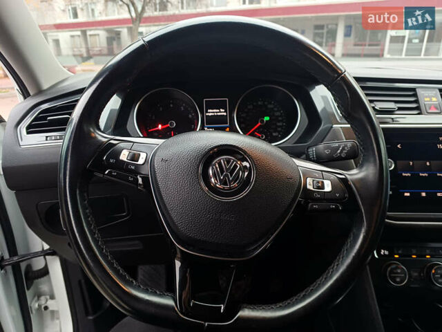 Білий Фольксваген Тігуан, об'ємом двигуна 2 л та пробігом 145 тис. км за 23600 $, фото 39 на Automoto.ua