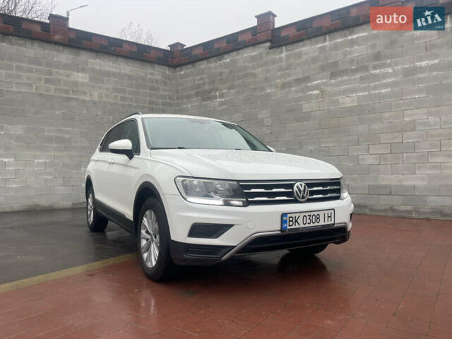 Белый Фольксваген Тигуан, объемом двигателя 1.98 л и пробегом 129 тыс. км за 17950 $, фото 2 на Automoto.ua