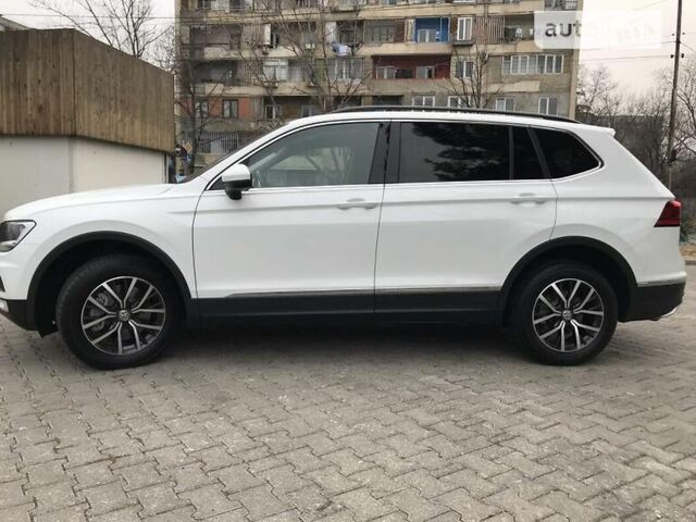 Белый Фольксваген Тигуан, объемом двигателя 2 л и пробегом 70 тыс. км за 18900 $, фото 2 на Automoto.ua