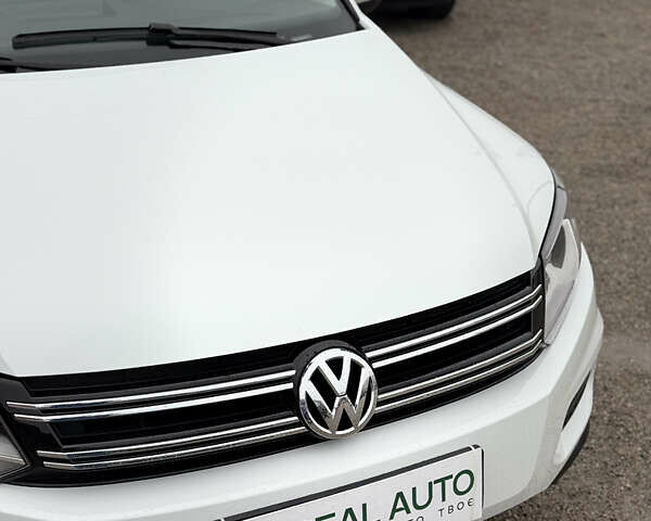 Белый Фольксваген Тигуан, объемом двигателя 2 л и пробегом 110 тыс. км за 14998 $, фото 2 на Automoto.ua