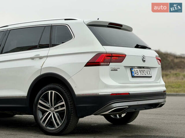 Білий Фольксваген Тігуан, об'ємом двигуна 2 л та пробігом 66 тис. км за 30999 $, фото 24 на Automoto.ua