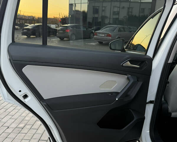 Белый Фольксваген Тигуан, объемом двигателя 1.98 л и пробегом 135 тыс. км за 16400 $, фото 42 на Automoto.ua