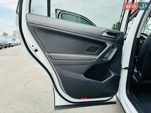 Білий Фольксваген Тігуан, об'ємом двигуна 1.98 л та пробігом 69 тис. км за 23500 $, фото 18 на Automoto.ua