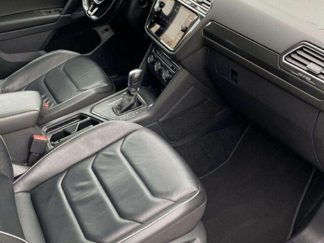 Білий Фольксваген Тігуан, об'ємом двигуна 2 л та пробігом 96 тис. км за 10000 $, фото 10 на Automoto.ua