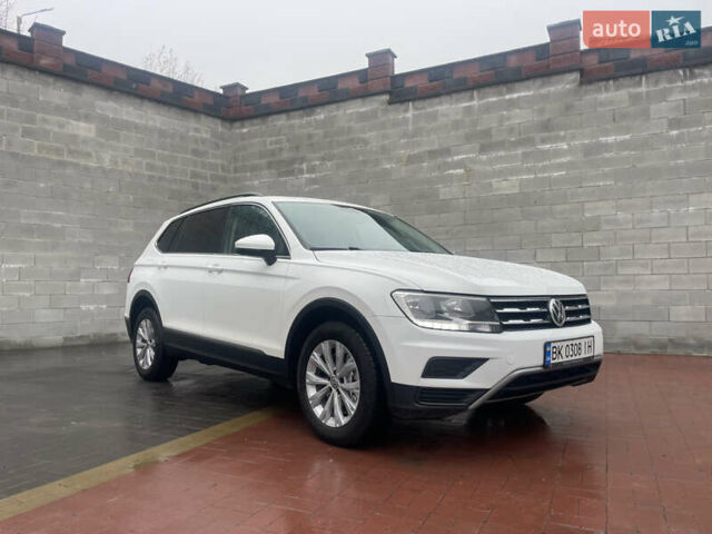 Белый Фольксваген Тигуан, объемом двигателя 1.98 л и пробегом 129 тыс. км за 17950 $, фото 3 на Automoto.ua