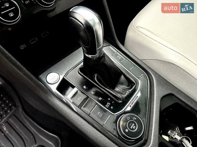 Белый Фольксваген Тигуан, объемом двигателя 1.98 л и пробегом 252 тыс. км за 14499 $, фото 17 на Automoto.ua