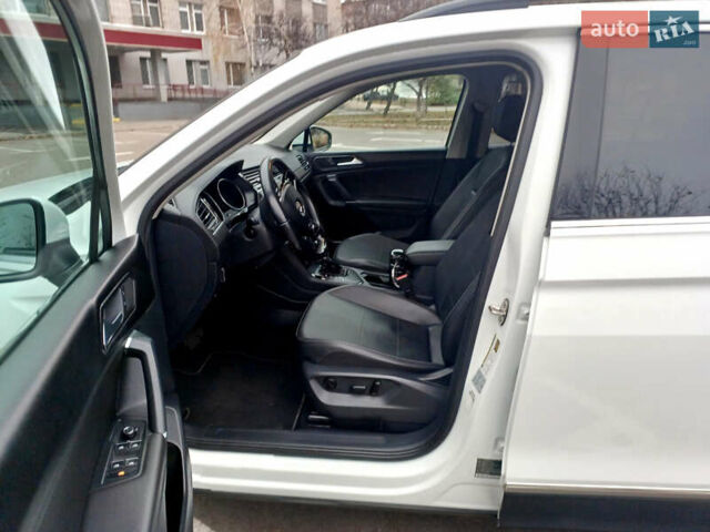 Білий Фольксваген Тігуан, об'ємом двигуна 2 л та пробігом 145 тис. км за 23600 $, фото 34 на Automoto.ua