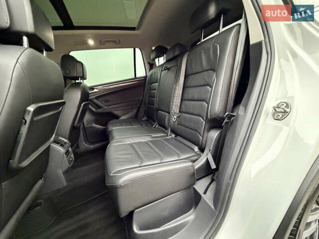 Білий Фольксваген Тігуан, об'ємом двигуна 2 л та пробігом 66 тис. км за 30999 $, фото 76 на Automoto.ua