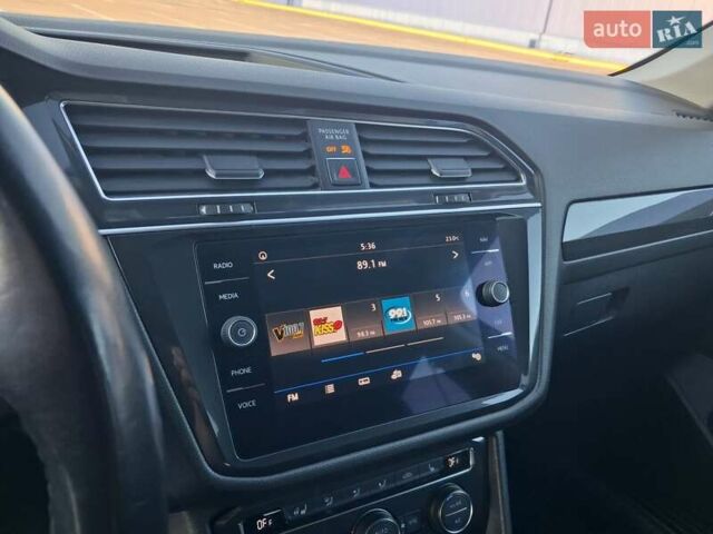 Білий Фольксваген Тігуан, об'ємом двигуна 2 л та пробігом 120 тис. км за 23400 $, фото 16 на Automoto.ua