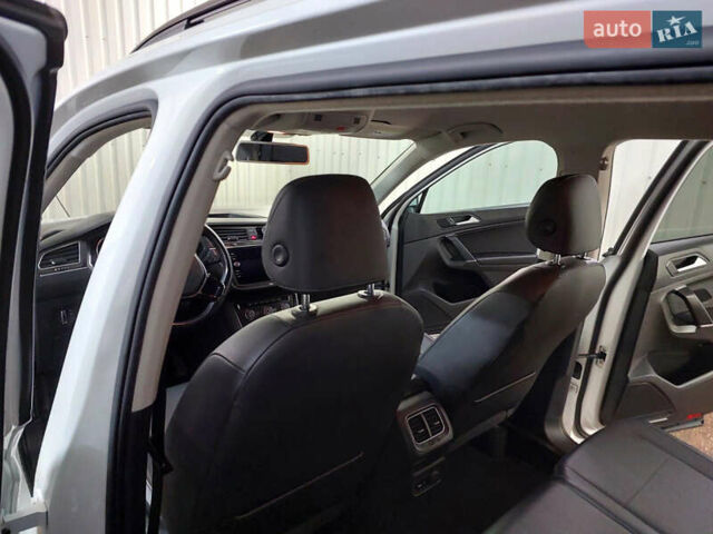Білий Фольксваген Тігуан, об'ємом двигуна 2 л та пробігом 145 тис. км за 23600 $, фото 71 на Automoto.ua