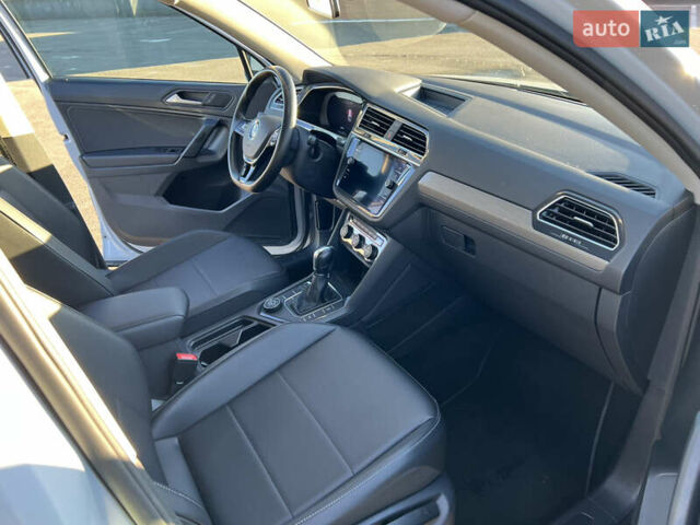 Белый Фольксваген Тигуан, объемом двигателя 2 л и пробегом 84 тыс. км за 22700 $, фото 10 на Automoto.ua